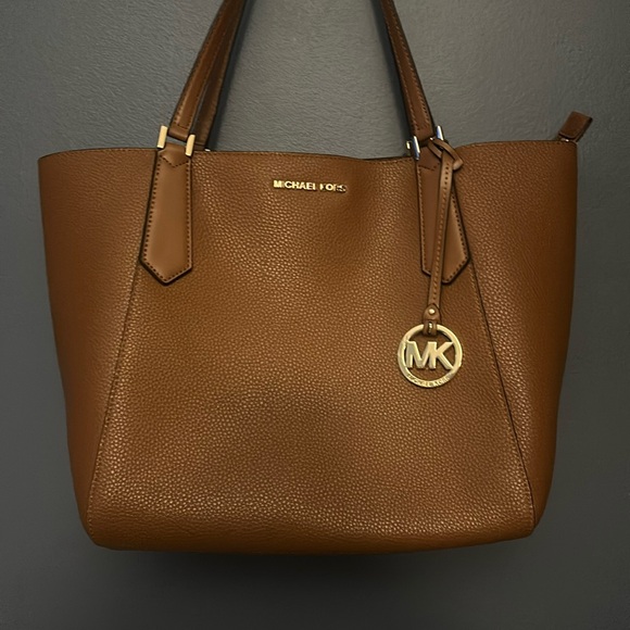 Michael Kors Handbags - Michael Kors brown leather tote